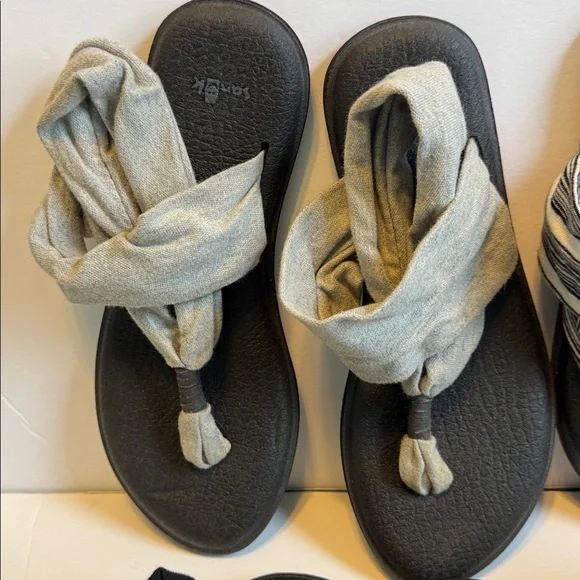 Sanuk Sandals 4 pair - Picture 5 of 5